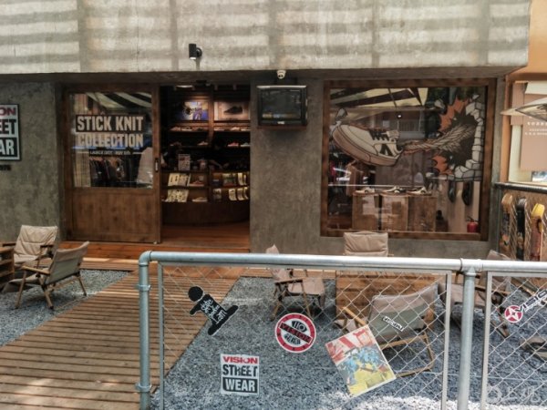 配资专业股票配资网站 上海街区小店外摆位，为何能带来超绝“松弛感”