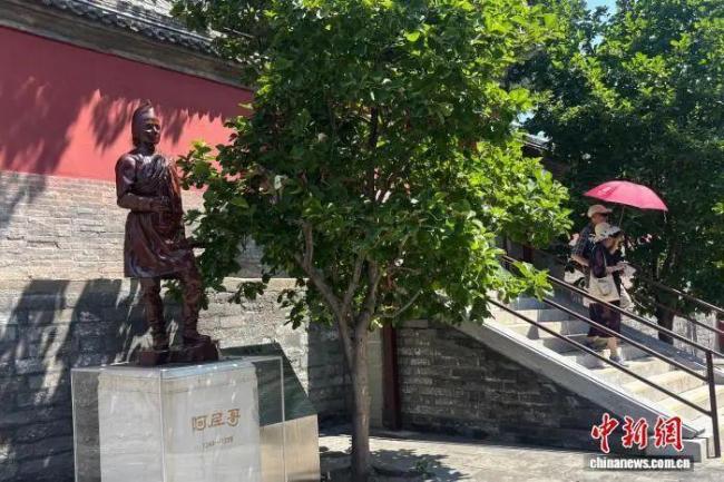 尼泊尔工艺家建造的白塔里，藏着148字的日军侵华物证