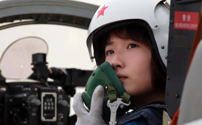 飞行教官为女生送军校录取通知书 全国第一荣耀加身